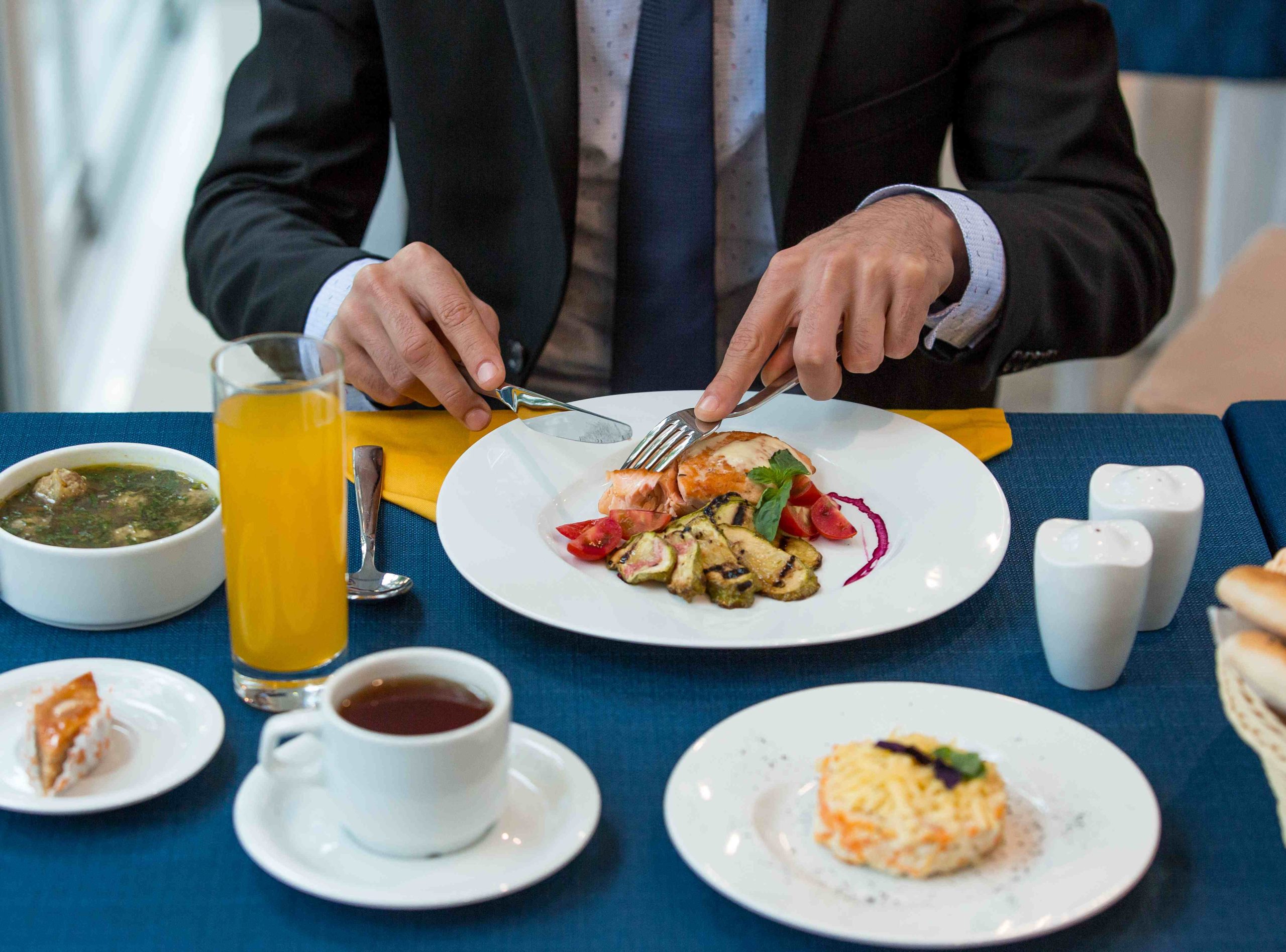 How Business Lunch Dubai Fuels Professional Growth